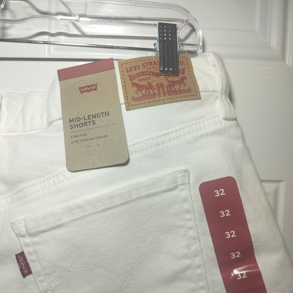 Levi’s Women’s White Denim Mid Length Shorts Size 32 Cuffed Hem New with Tags - Picture 4 of 7